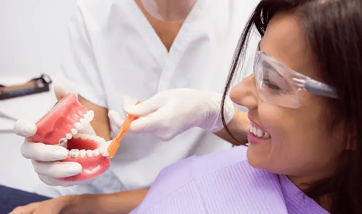 Ortodonti Tedavisinde Şeffaf Plaklar mı Diş Teli mi?